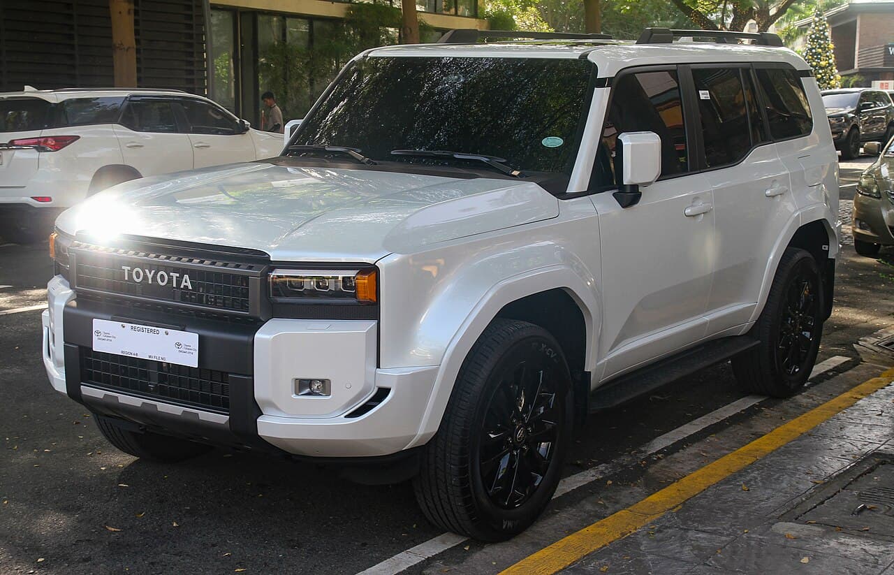 2025 Toyota Land Cruiser Prado 250 2.4 Turbo in White Pearl Mica, front left
